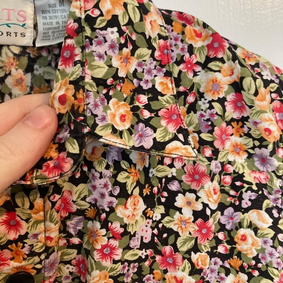 90s Flower Print Crop Top (Tied) - Picture 5 of 6